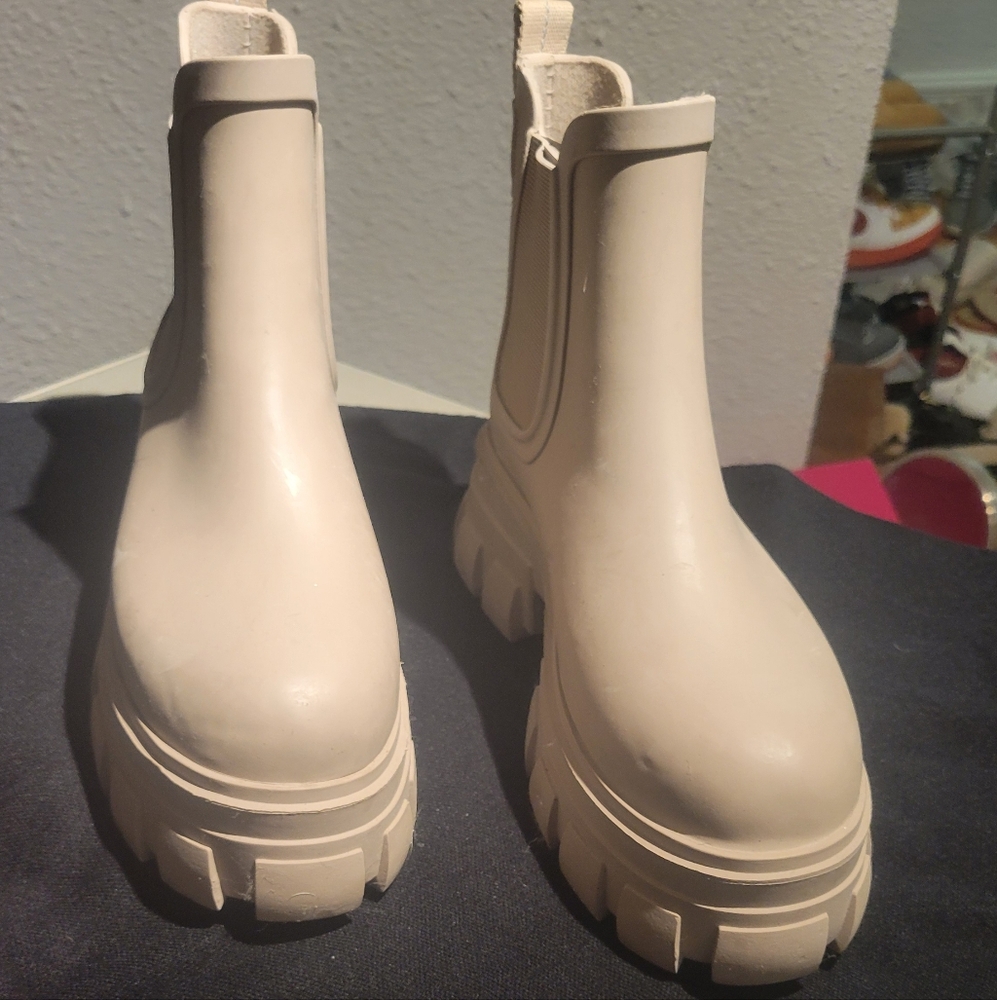 Women's Cream rubber Ankle Boots